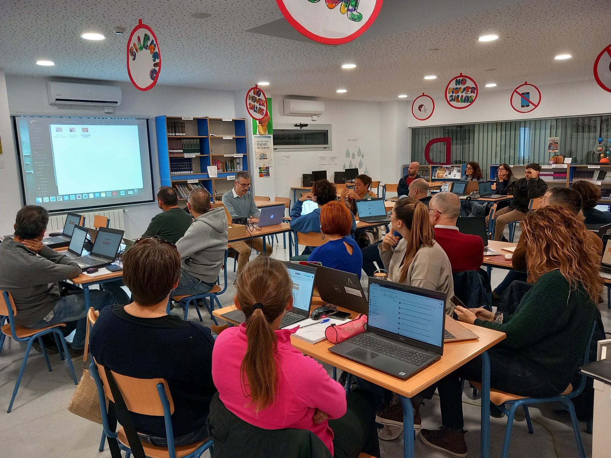 Reunión práctica de formación con profesorado